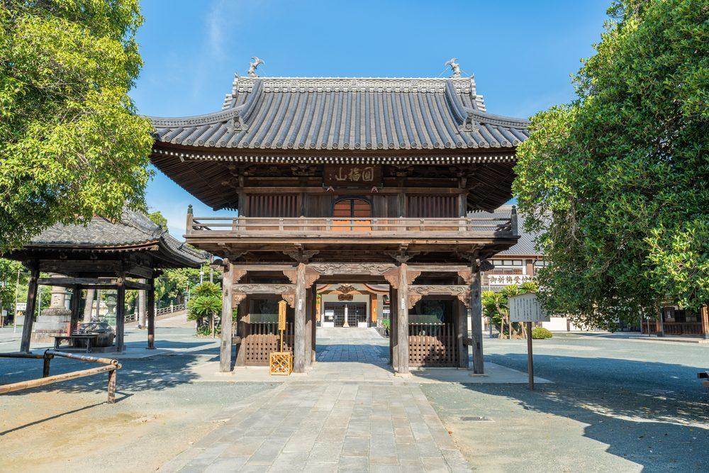 寺院の山門のイメージ
