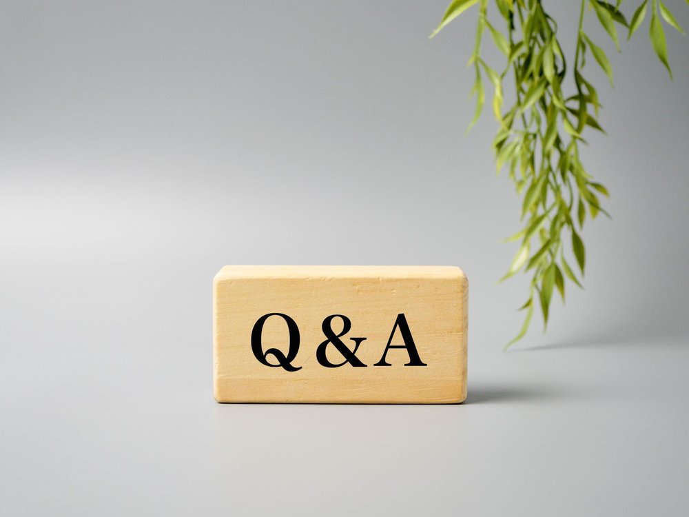 Q&Aと書かれた木製ブロック